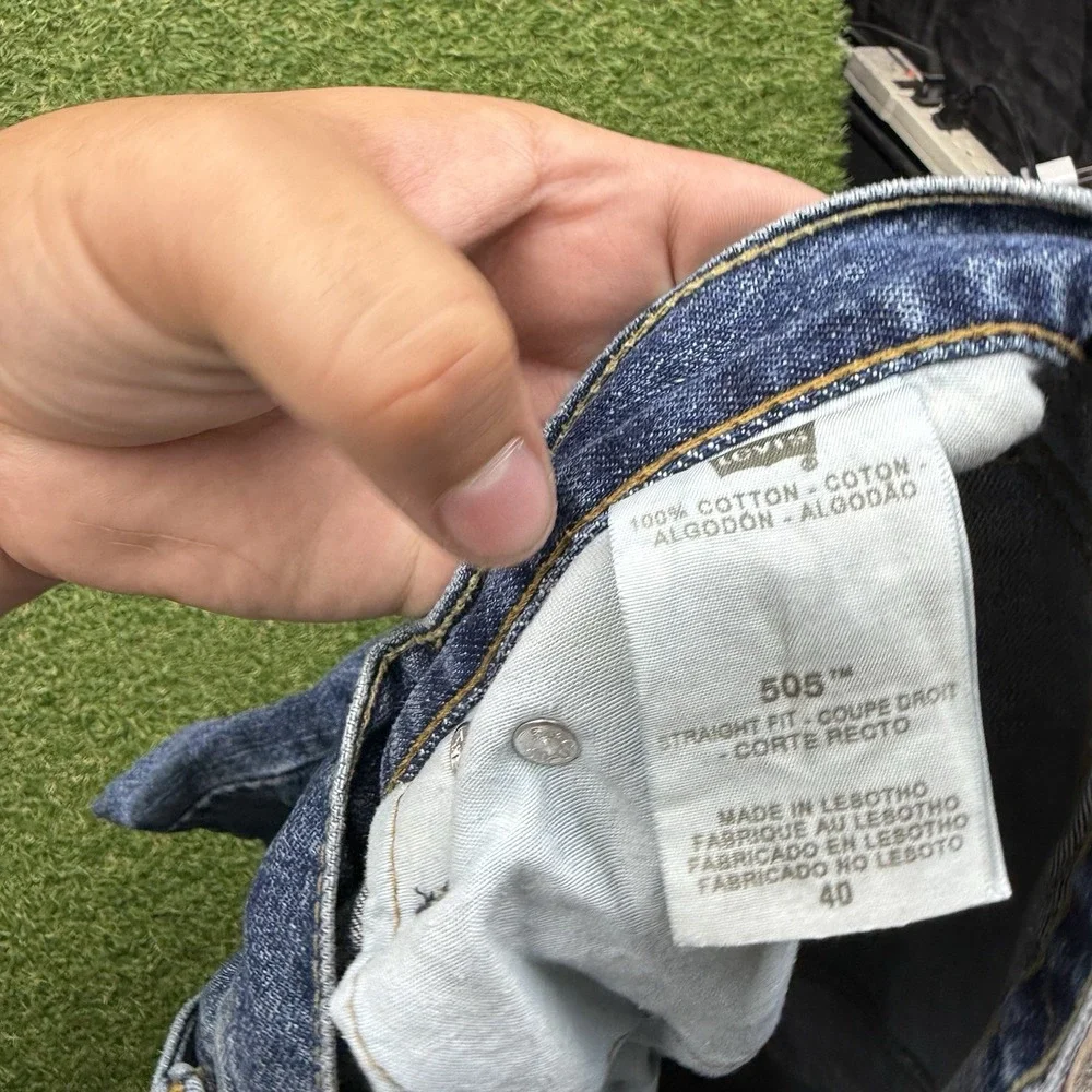 Levis shop confidence